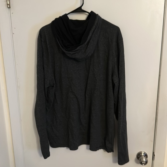 Michael Kors hooded 1/4 button long sleeve size XL - Picture 4 of 4